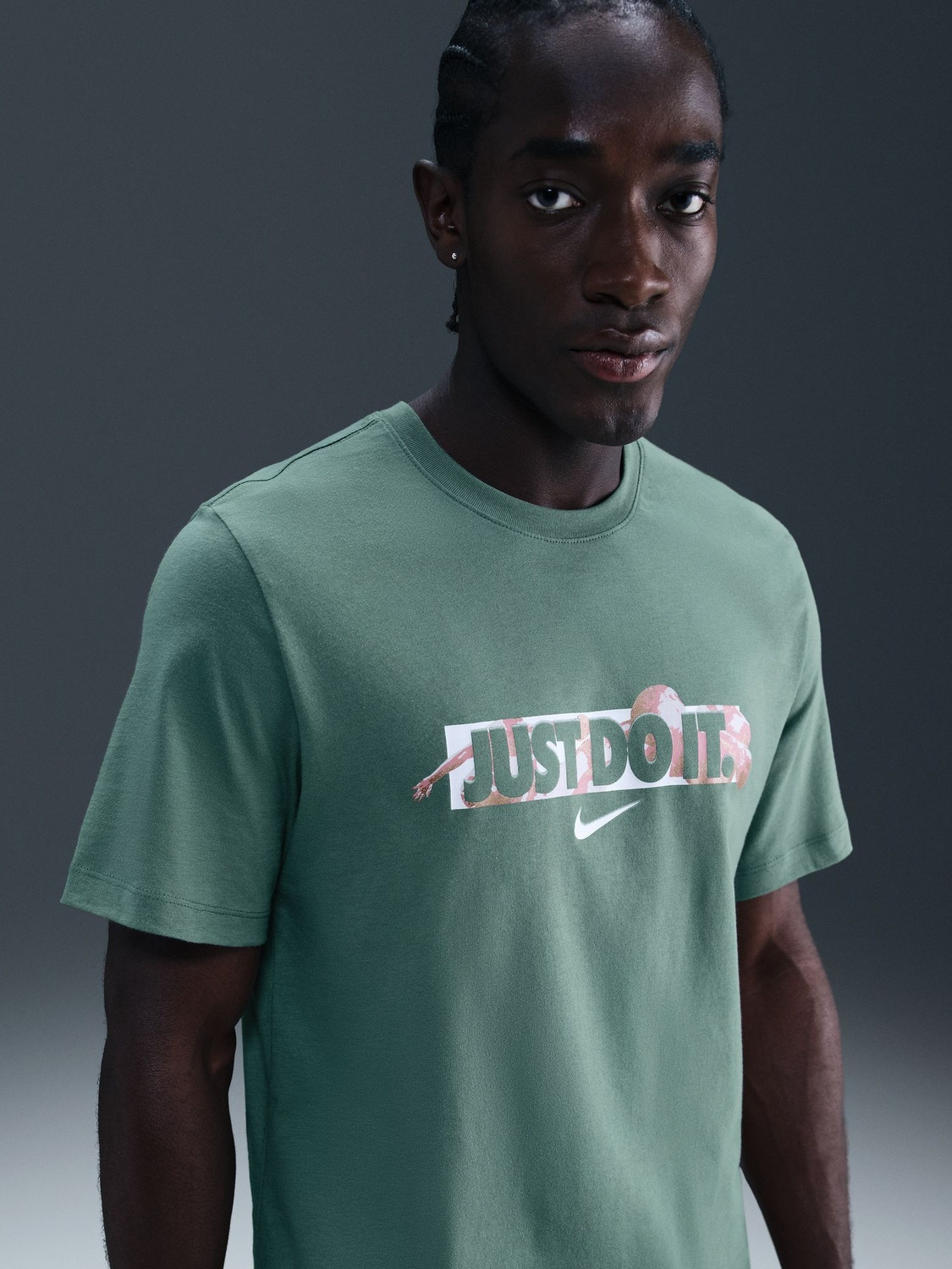 Image of NIKE Solid Men Round Neck Green T-Shirt