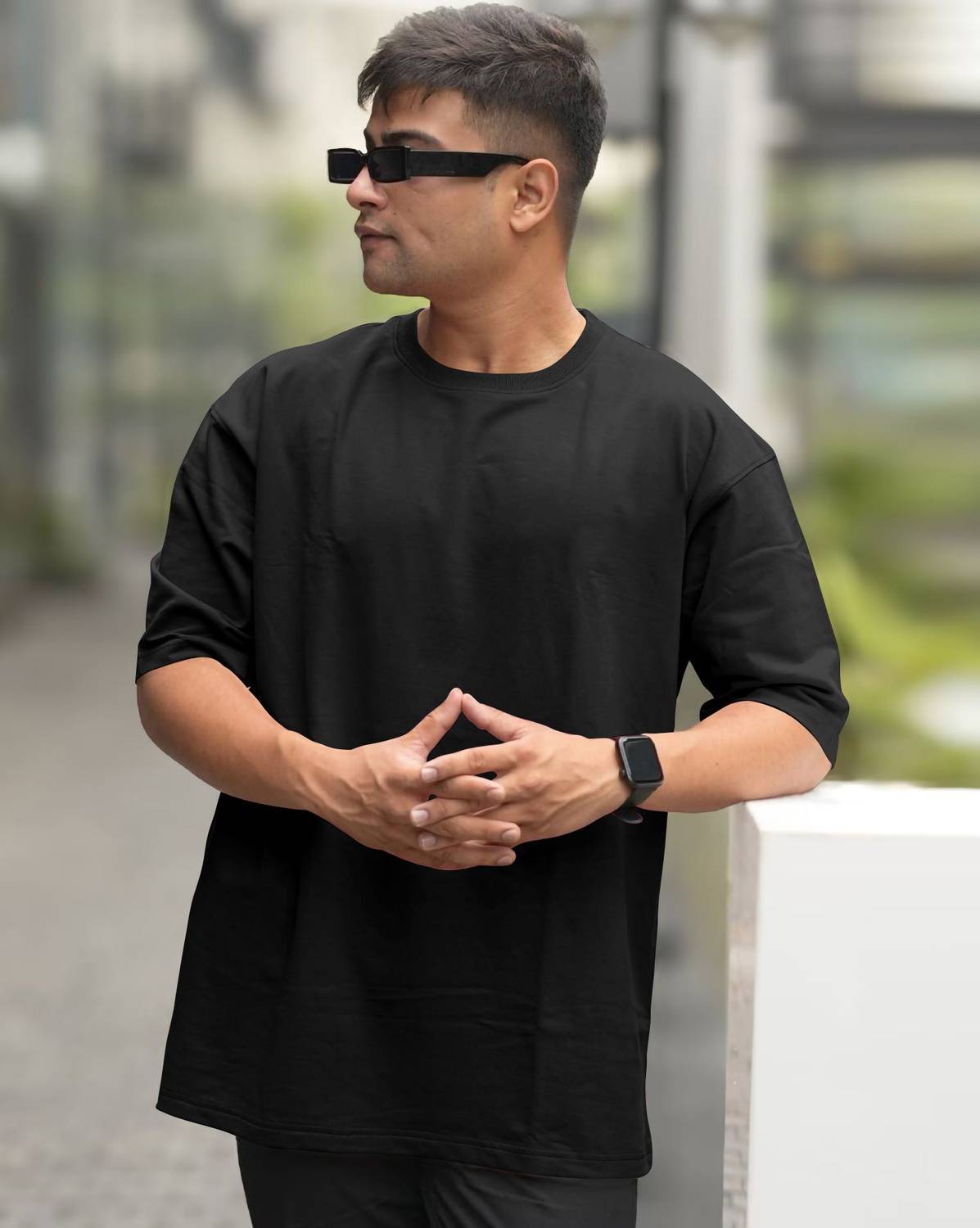 Amaran Solid Men Round Neck Black T-Shirt
