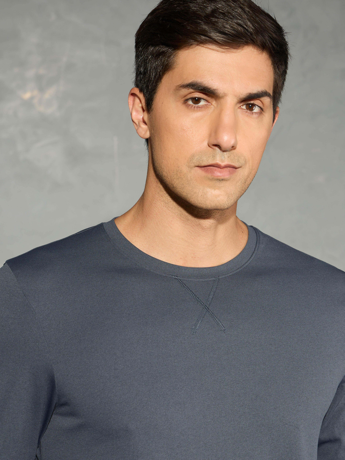 Image of TECHNOSPORT Solid Men Round Neck Grey T-Shirt