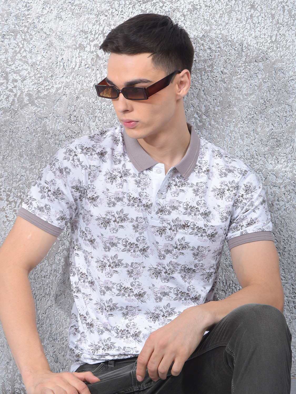 Image of CRIMSOUNE CLUB Floral Print Men Polo Neck White T-Shirt