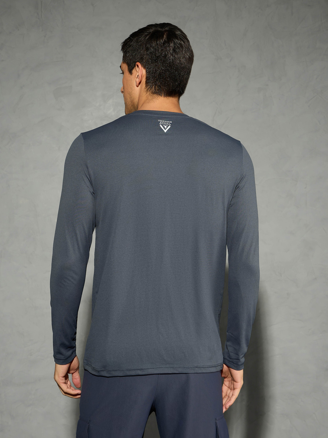 Image of TECHNOSPORT Solid Men Round Neck Grey T-Shirt