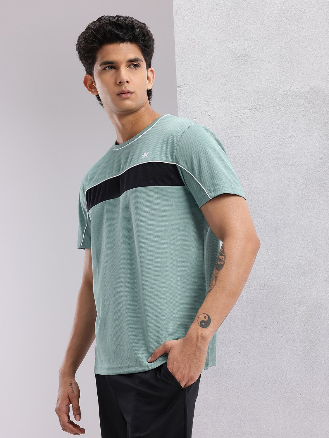 Image of HRX by Hrithik Roshan Striped Men Round Neck Green T-Shirt