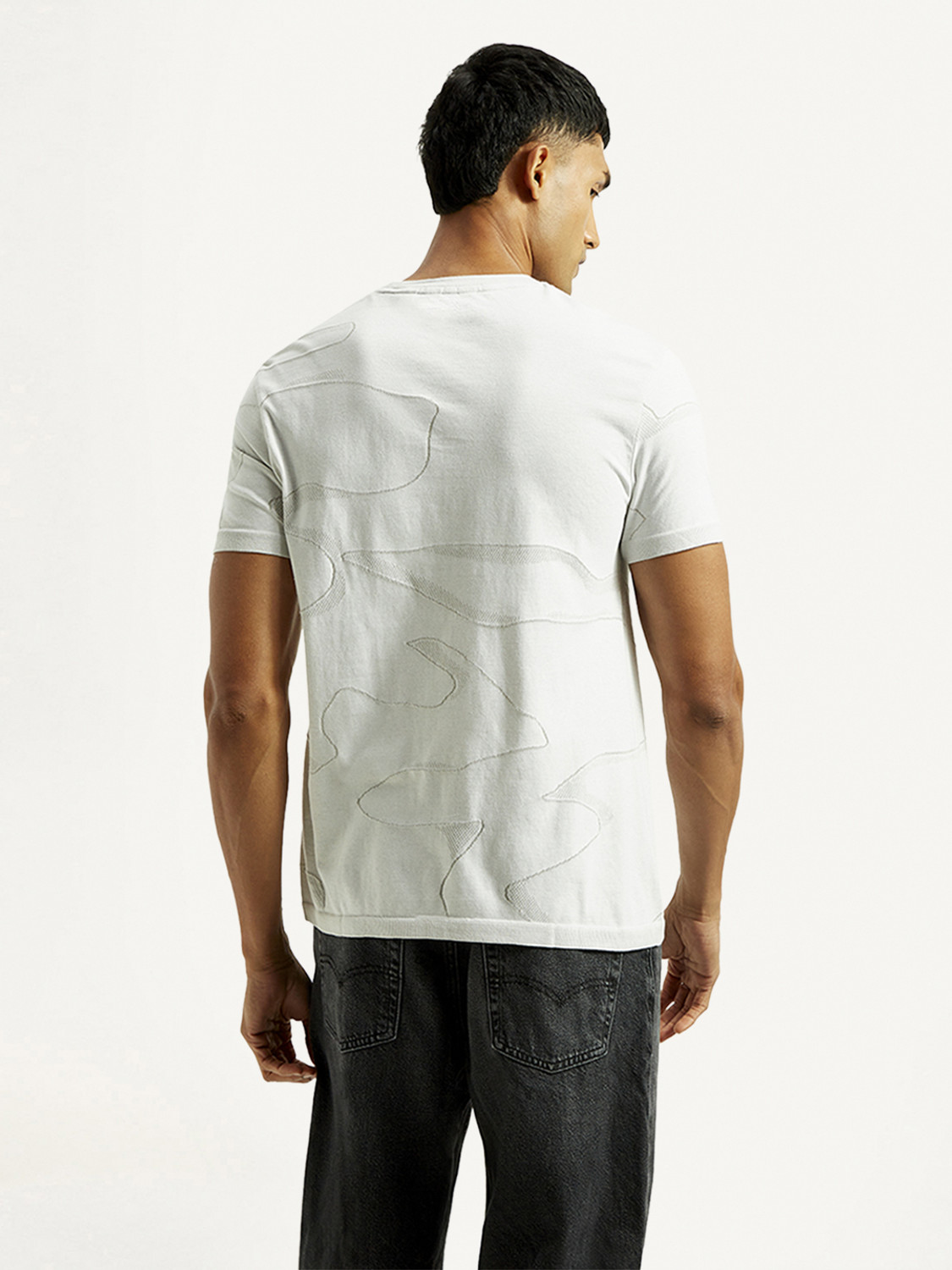 Image of LEVI'S Abstract Men Crew Neck White T-Shirt