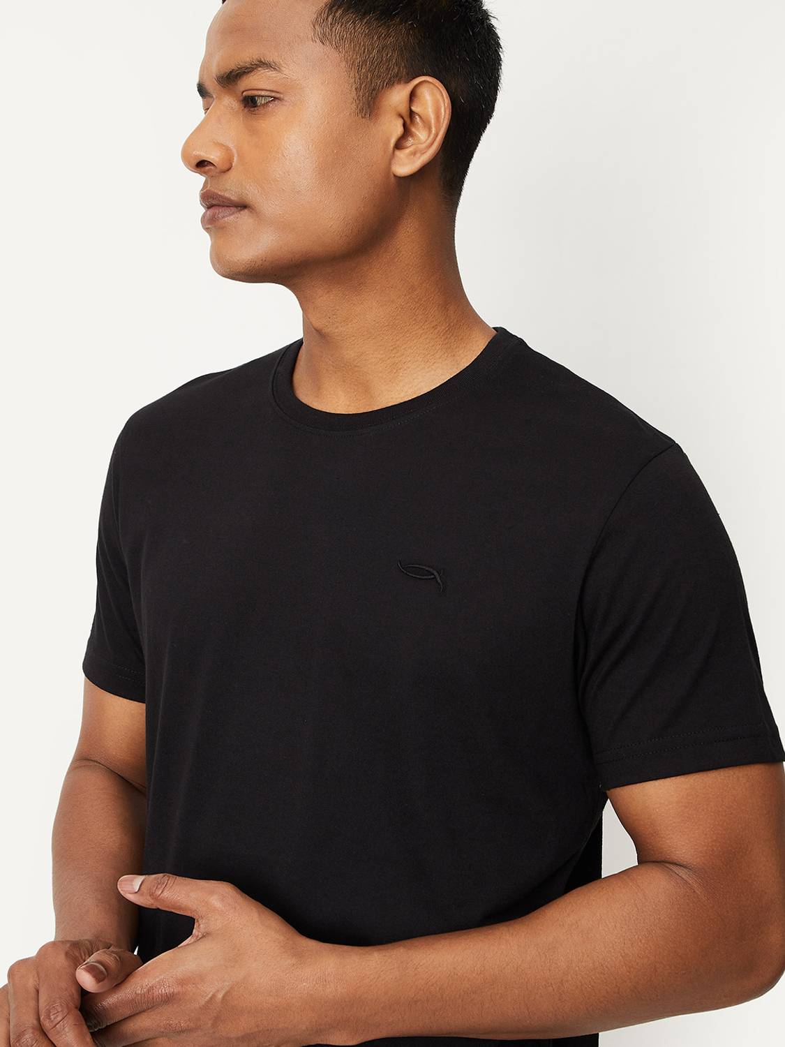 MAX Solid Men Round Neck Black T-Shirt - Image 4