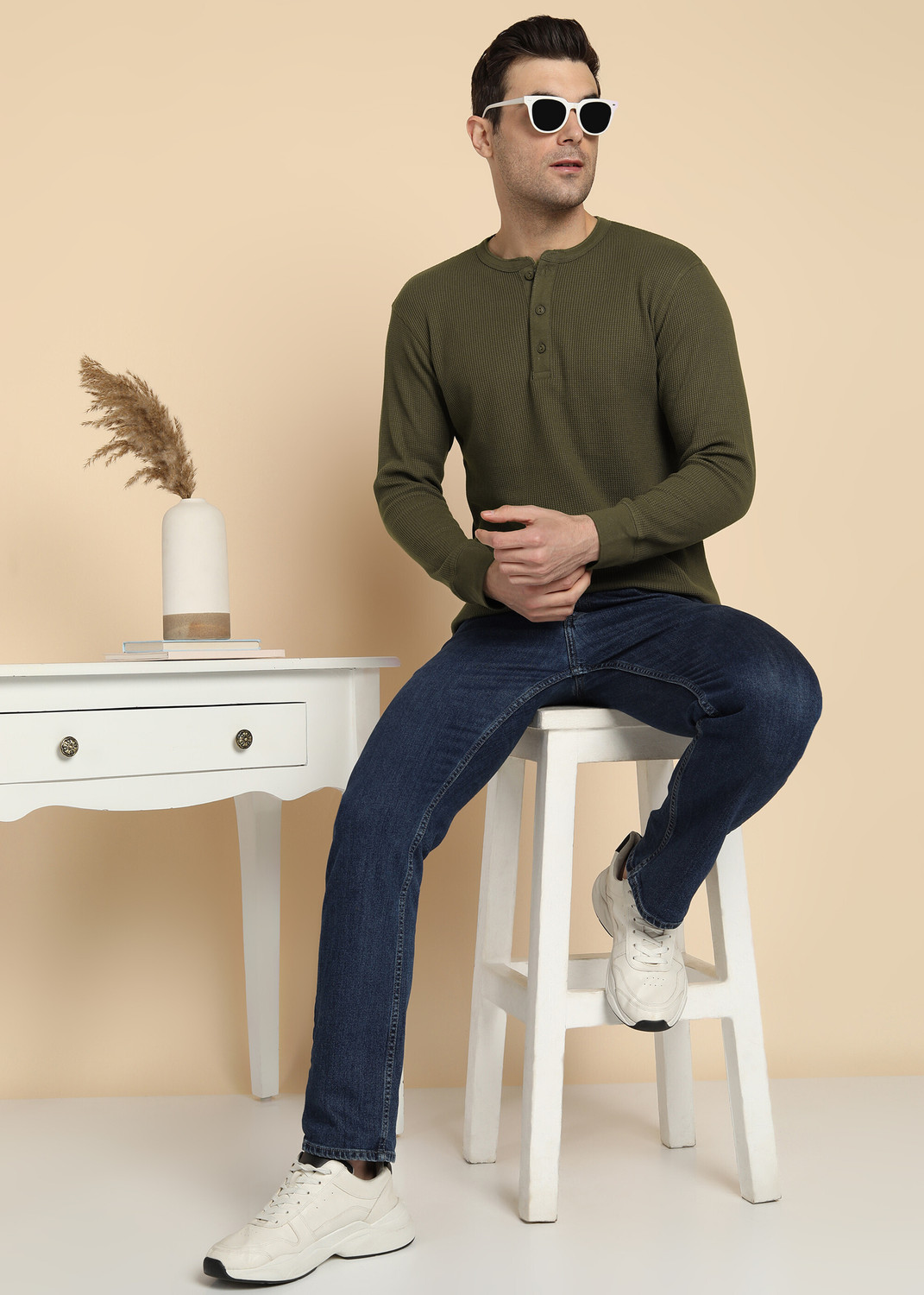 Image of Alan Jones Solid Men Henley Neck Dark Green T-Shirt