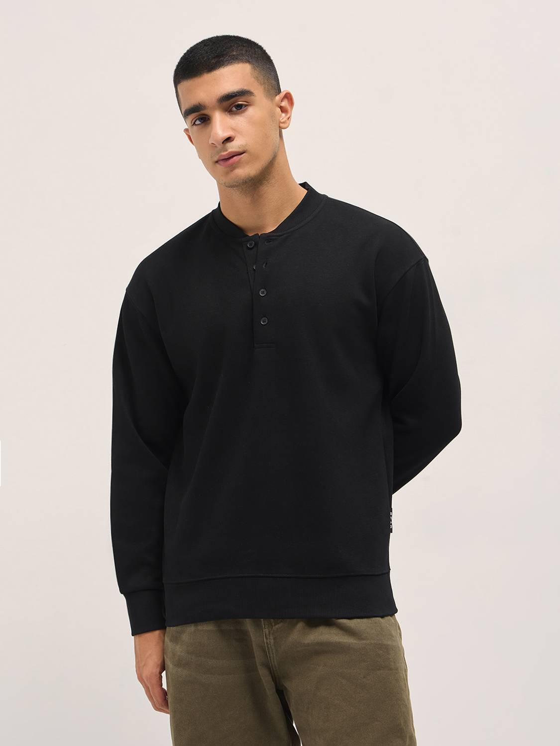 THE BEAR HOUSE Solid Men Henley Neck Black T-Shirt