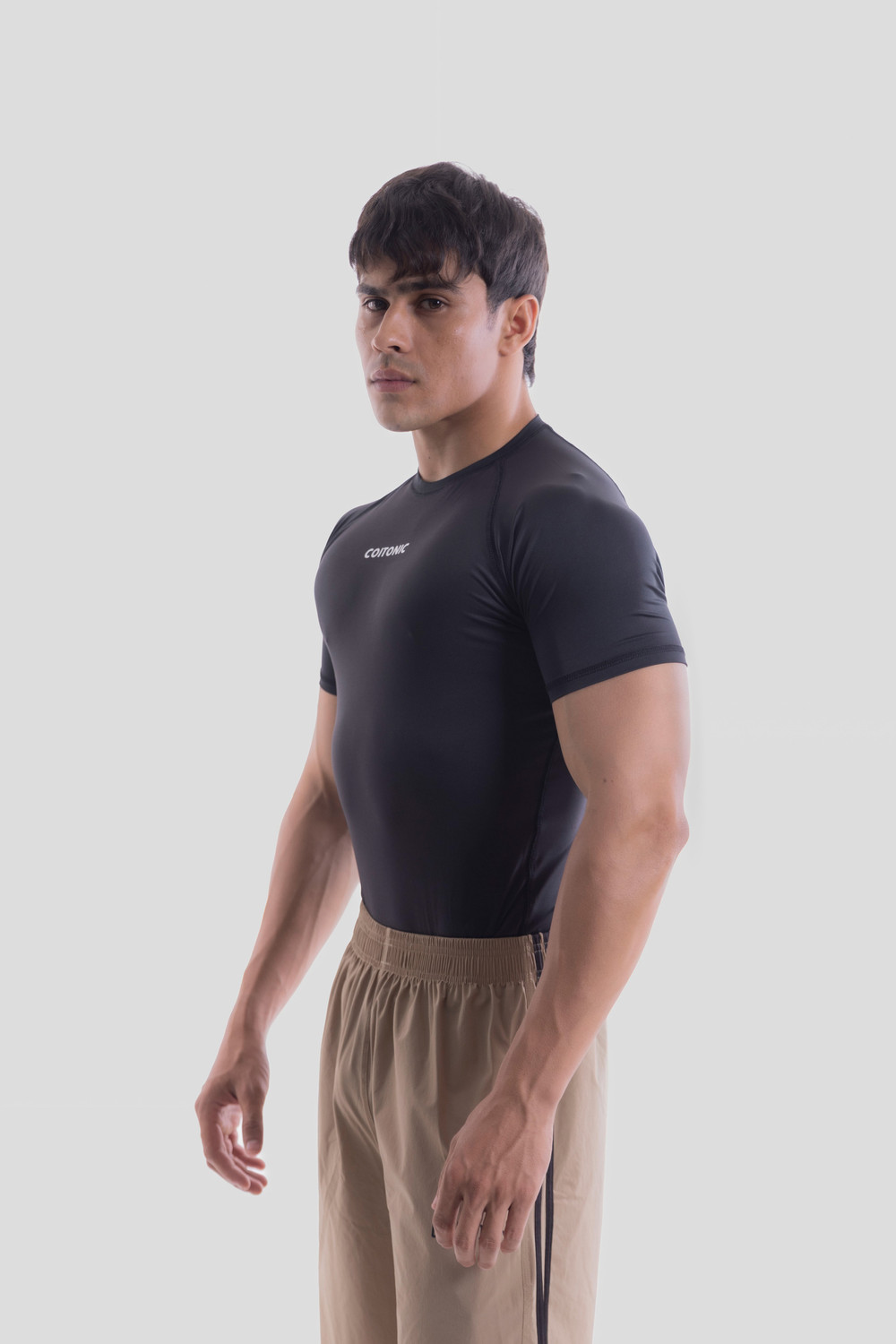 Image of COITONIC Solid Men Round Neck Black T-Shirt