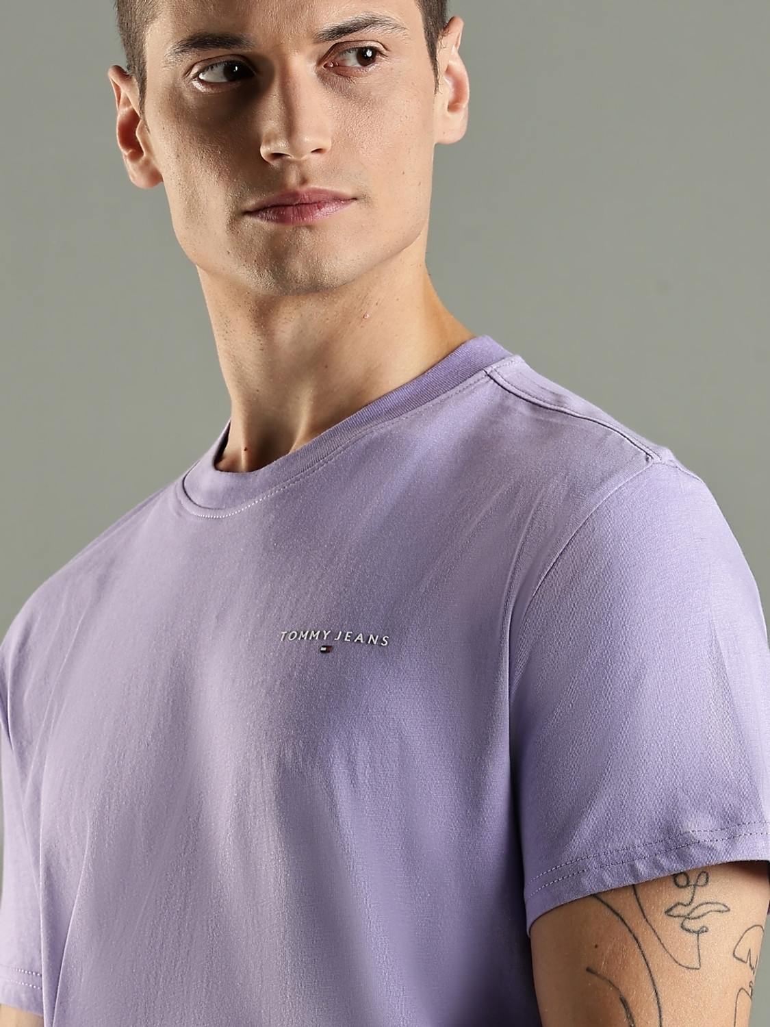 Image of TOMMY HILFIGER Solid Men Round Neck Purple T-Shirt