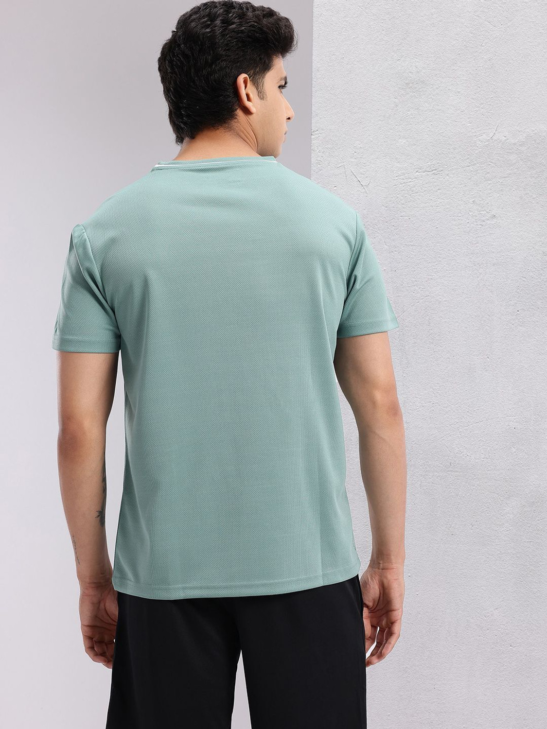 Image of HRX by Hrithik Roshan Striped Men Round Neck Green T-Shirt