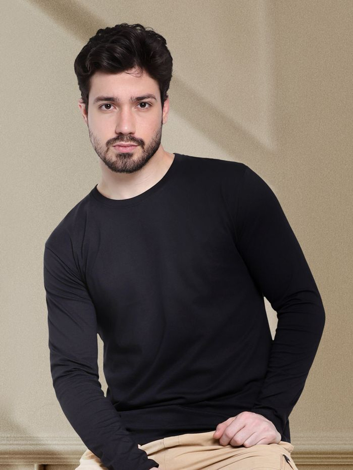 Image of BB GARMENT Solid Men Round Neck Black T-Shirt