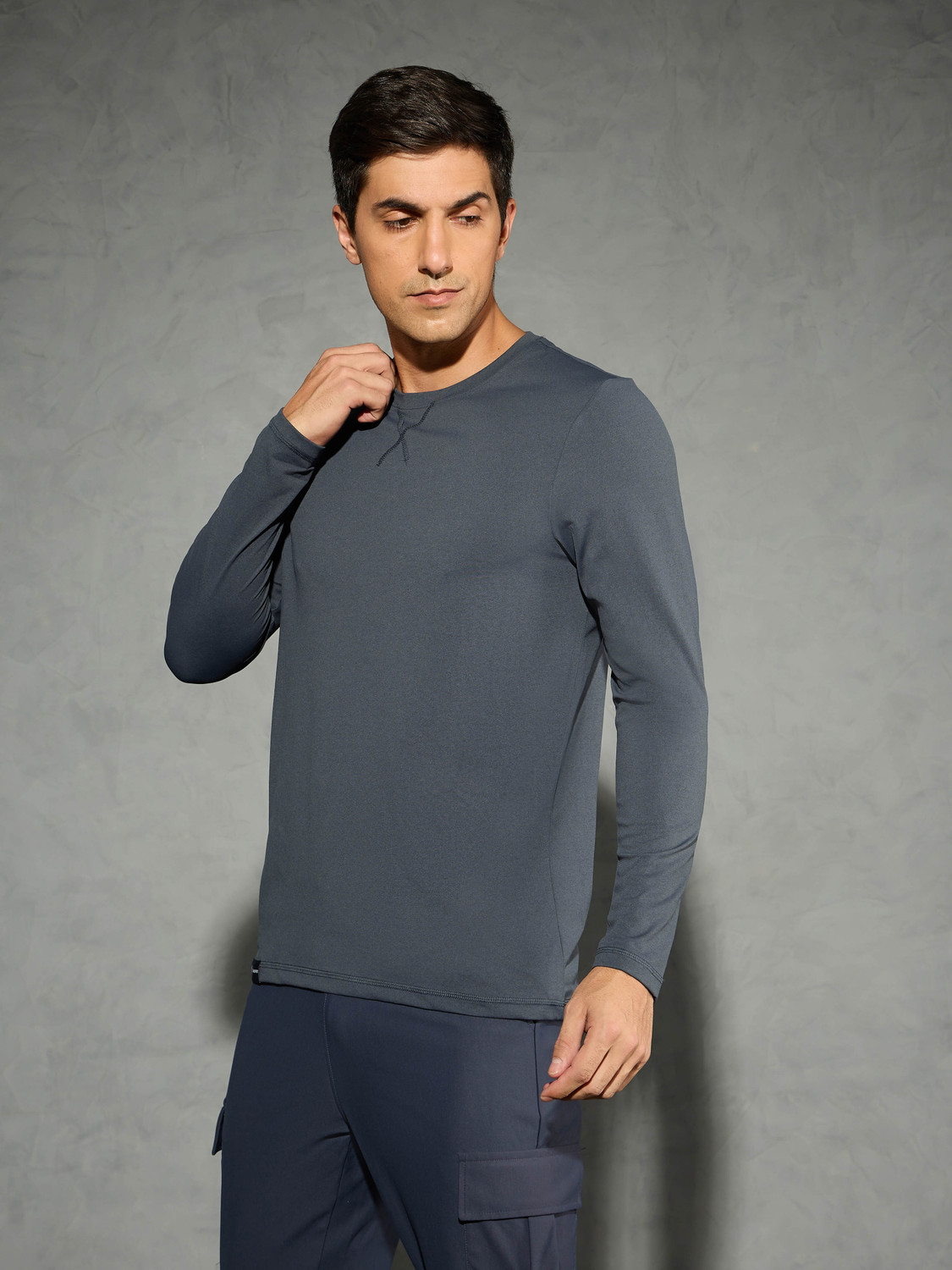 Image of TECHNOSPORT Solid Men Round Neck Grey T-Shirt