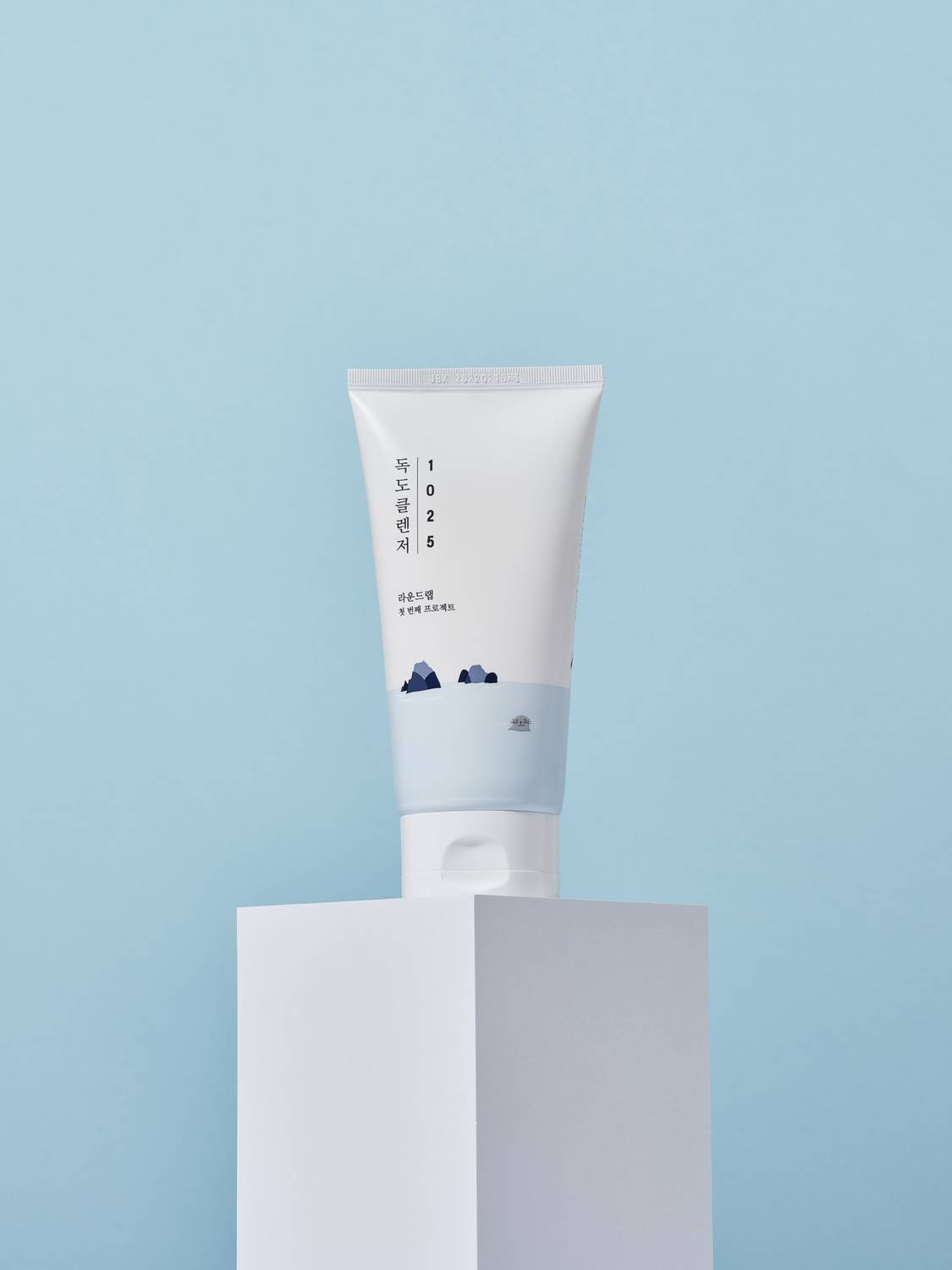 1025 DOKDO Cleanser Gentle Daily Foam Cleanser for Clear and Fresh Skin Men & Women - Image 1