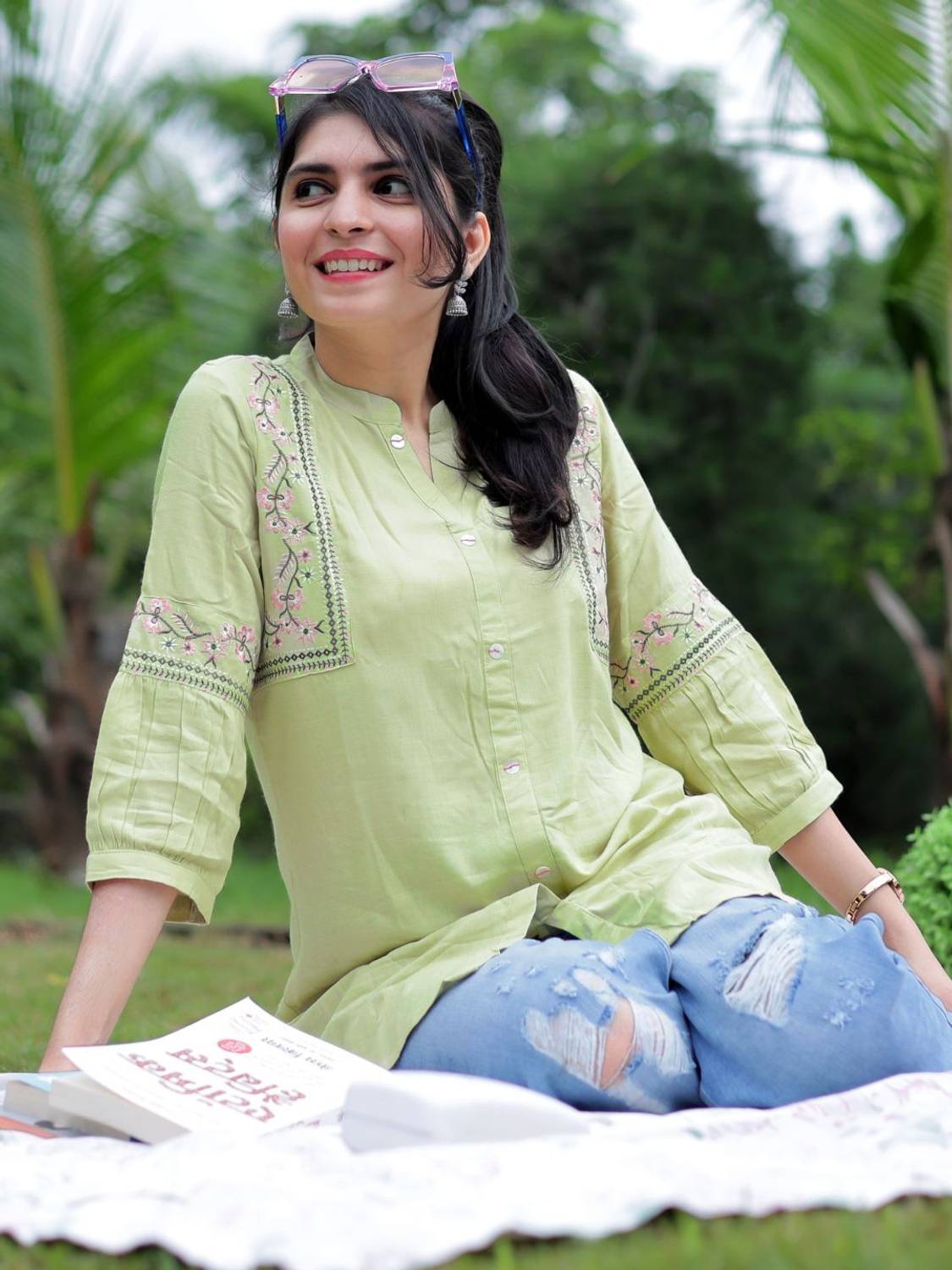 Youthnic Women Embroidered Viscose Rayon Straight Kurta (Multicol