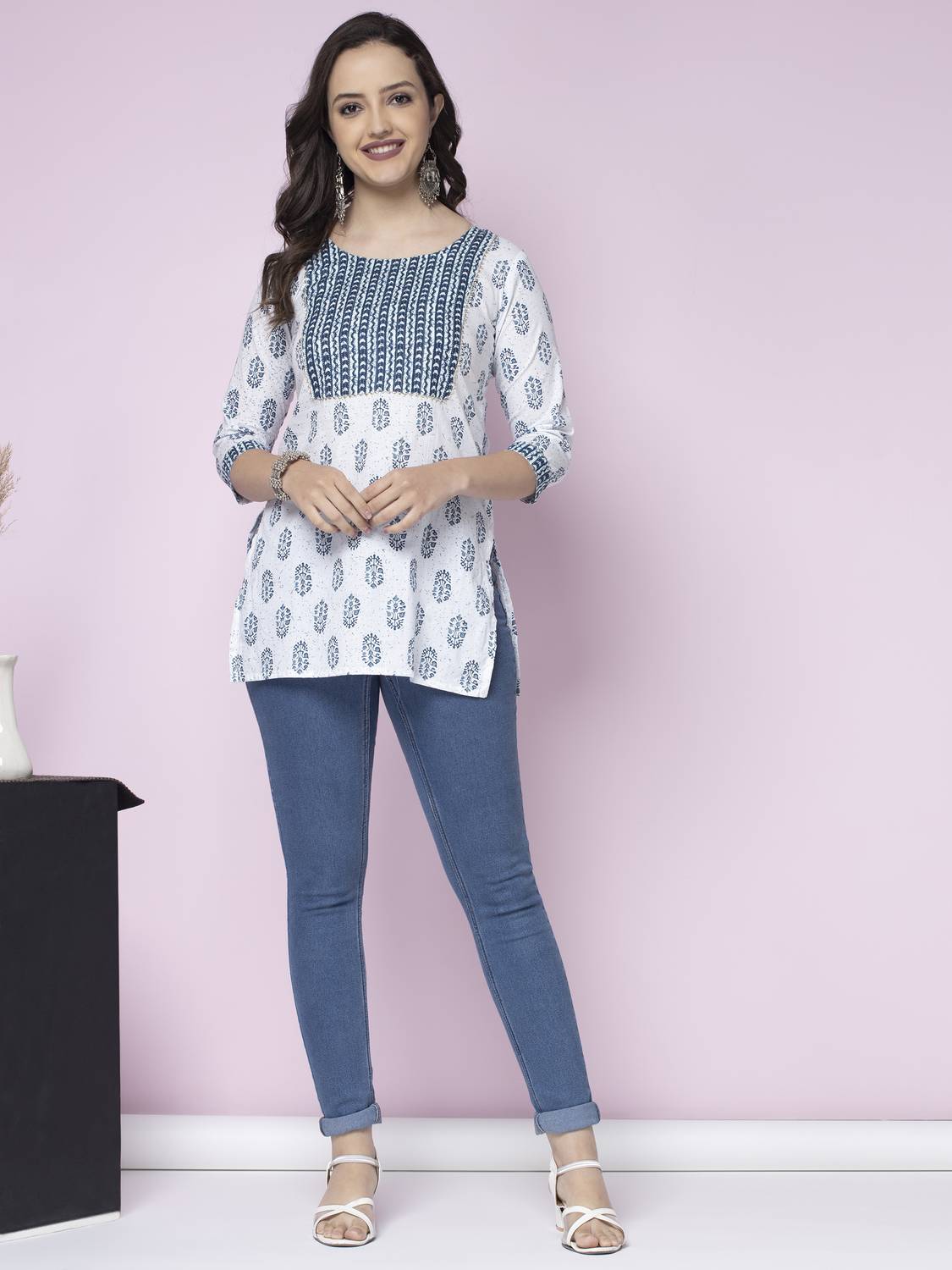Shions Women Printed Cotton Blend Straight Kurta (White, Dark Blu
