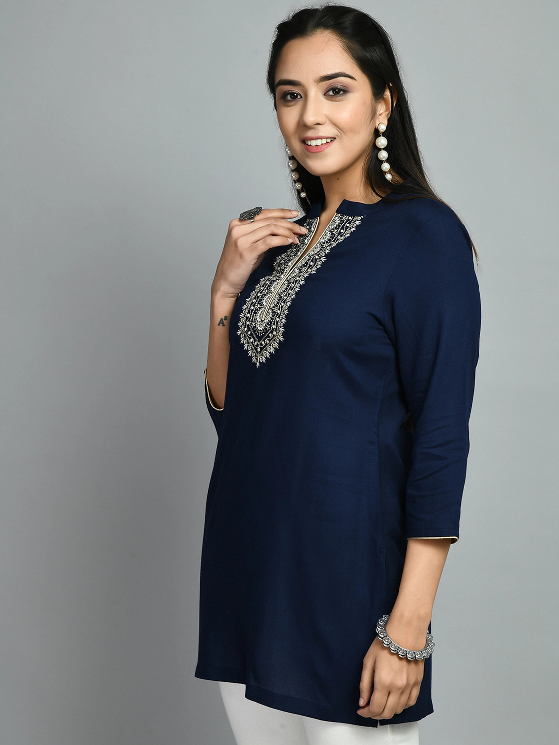 Image of RAANISA Women Embroidered Straight Kurta