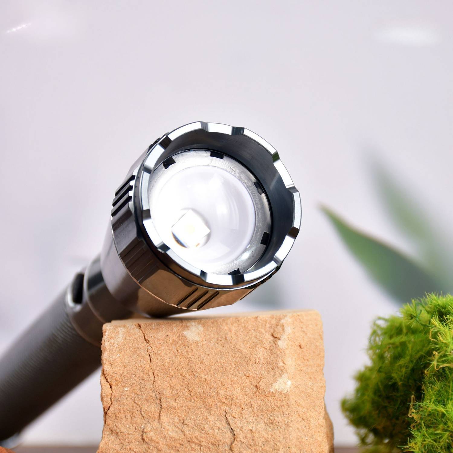 MZ M299 (LED ZOOMABLE TORCH) 200W Super Bright Torch Price in