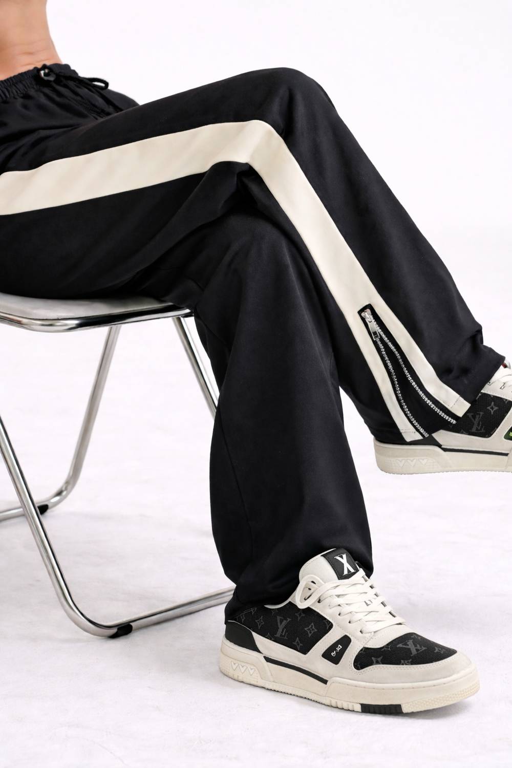 Vontade Black Colorblock Men Track Pants - Image 1