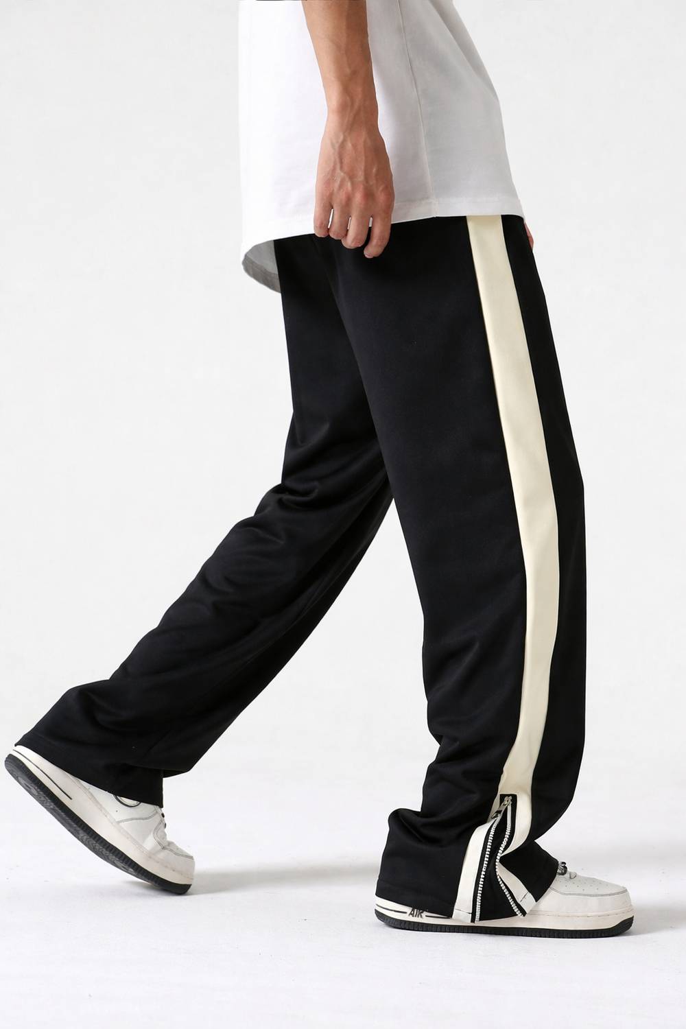Vontade Black Colorblock Men Track Pants - Image 3