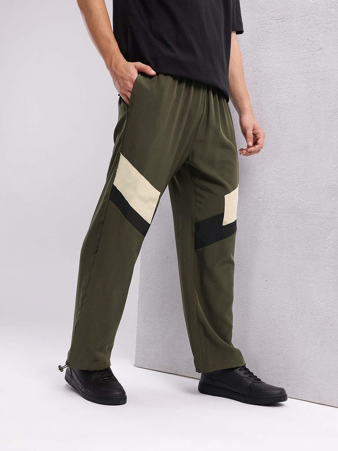 Image of HRX by Hrithik Roshan Solid Men Green Track Pants