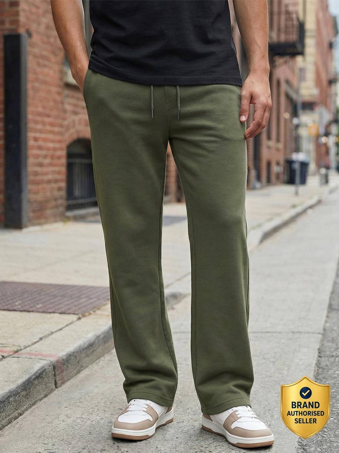 BEWAKOOF Solid Men Green Track Pants