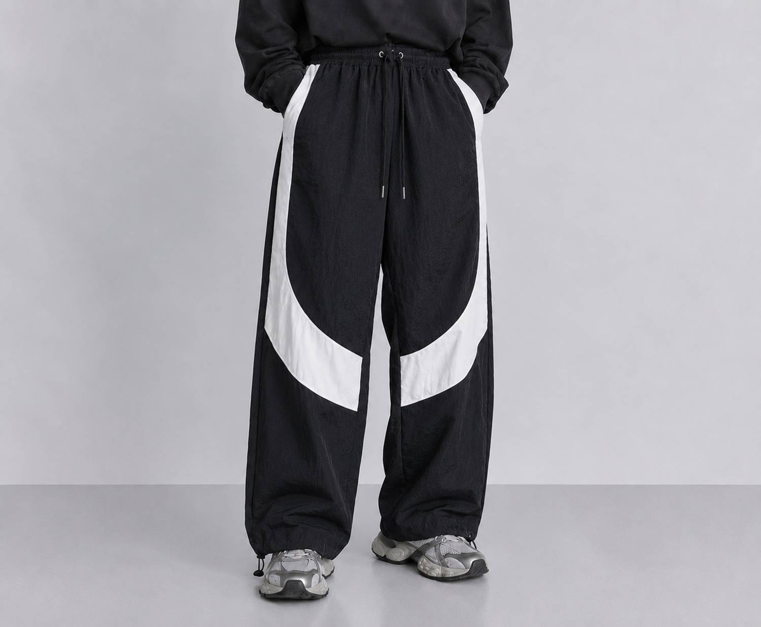 Lripsome Colorblock Men Black Track Pants - Image 3