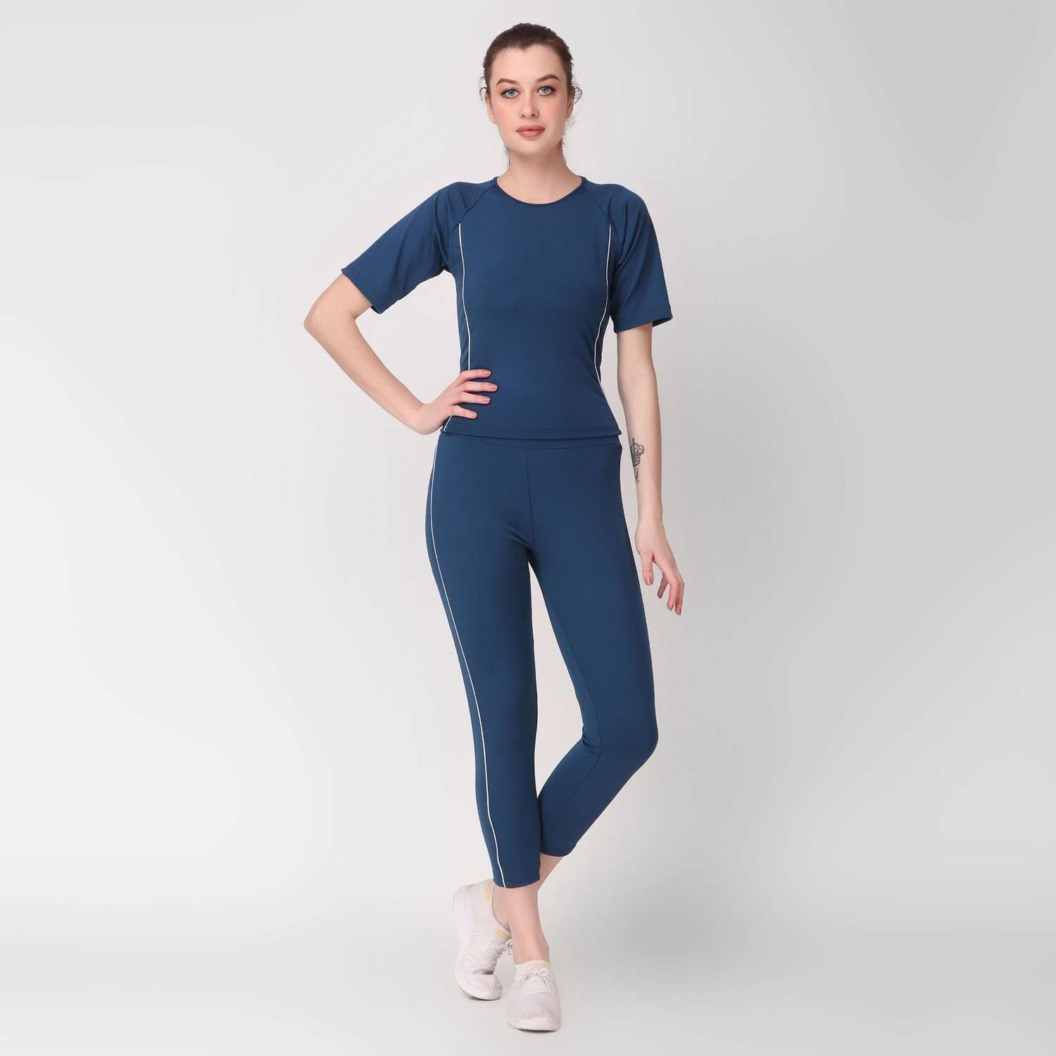 Image of benzos Solid Women Track Suit