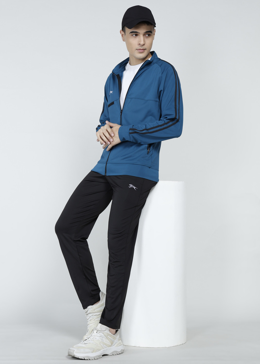 Image of Shiv Naresh Solid Men Track Suit