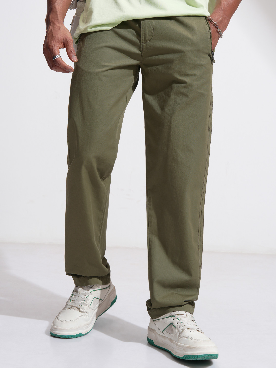 Image of HIGHLANDER Relaxed Men Green Trousers