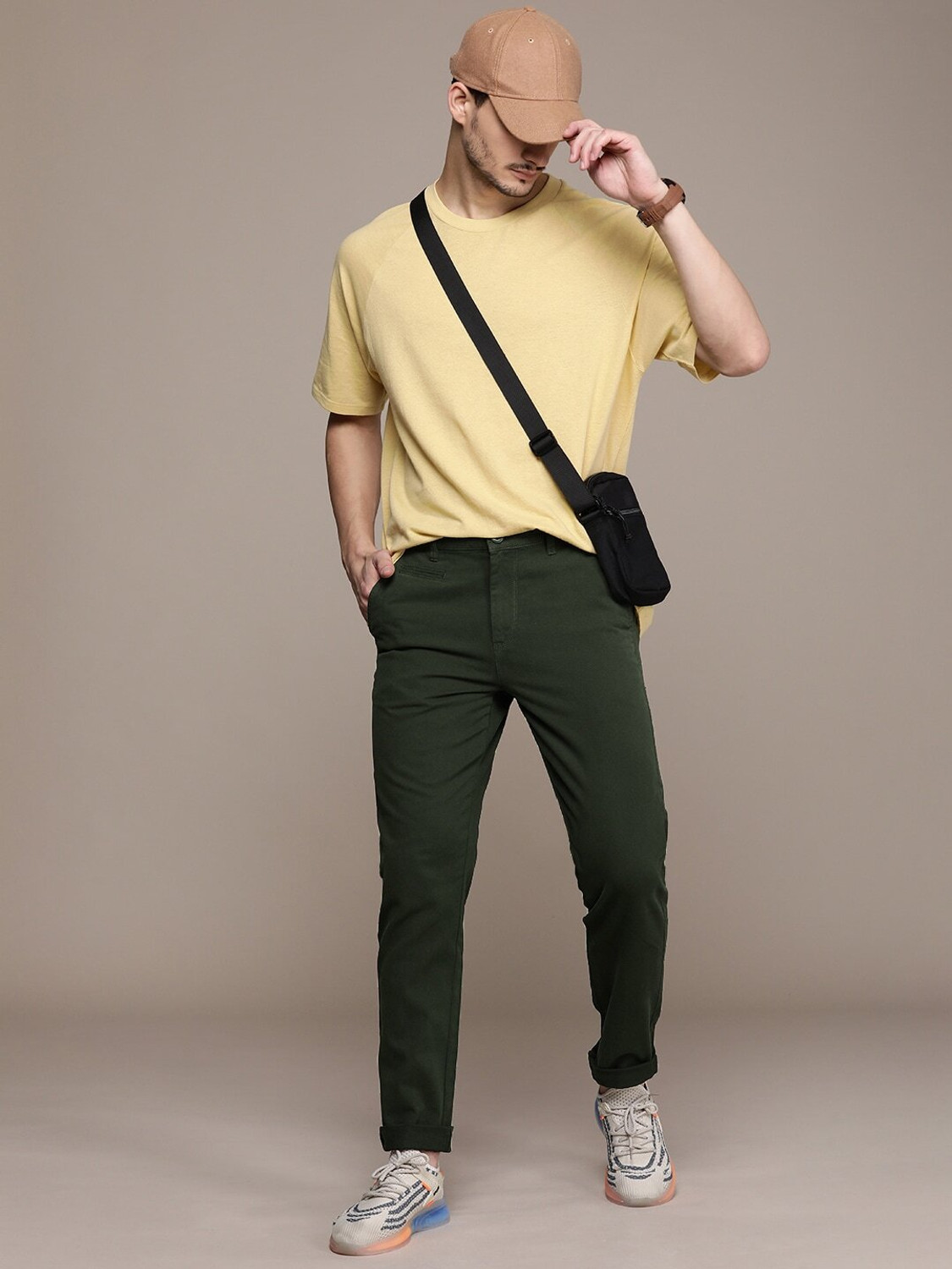 Image of Roadster Regular Fit Men Green Trousers