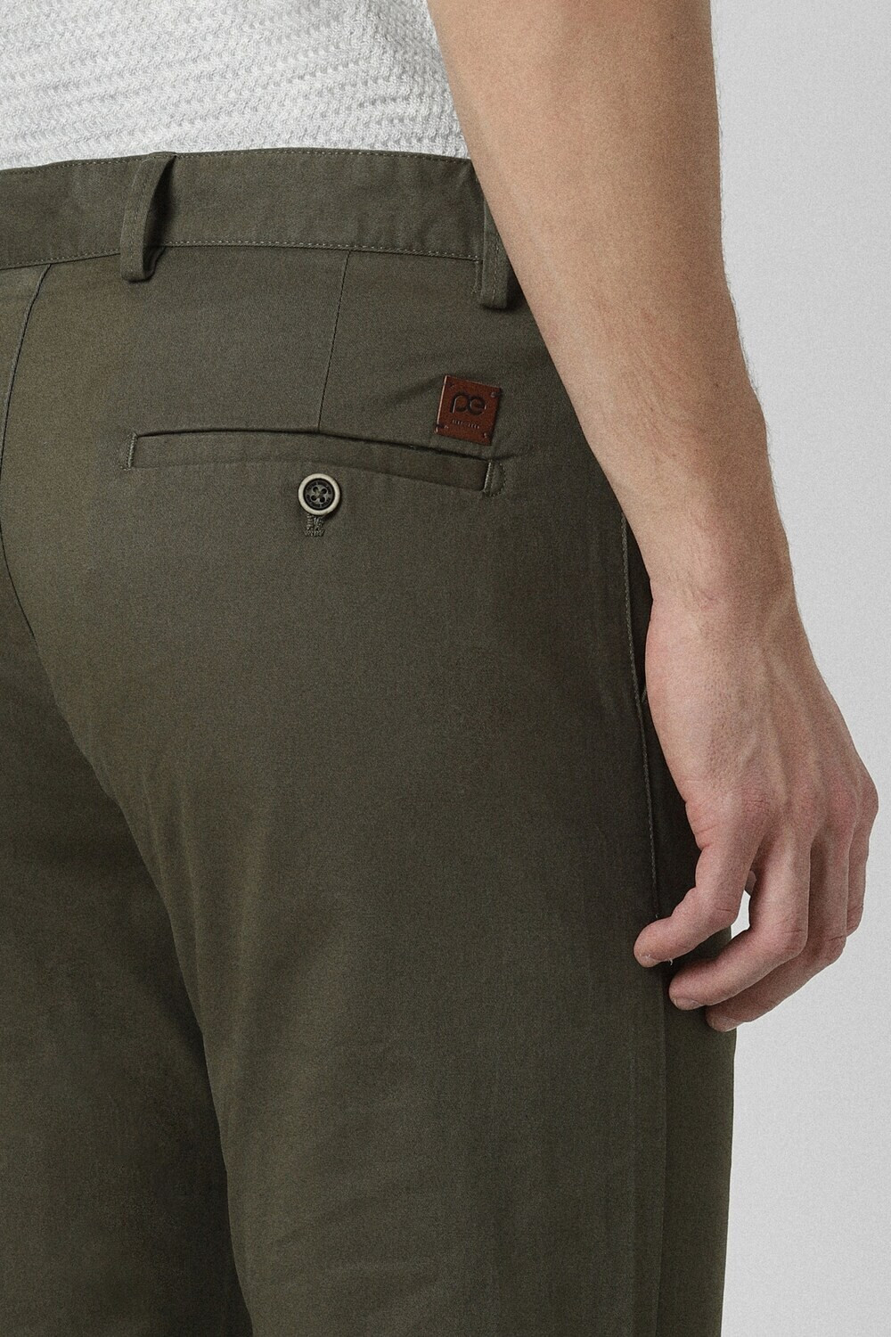 Image of PETER ENGLAND Men Slim Fit Green Cotton Blend Trousers