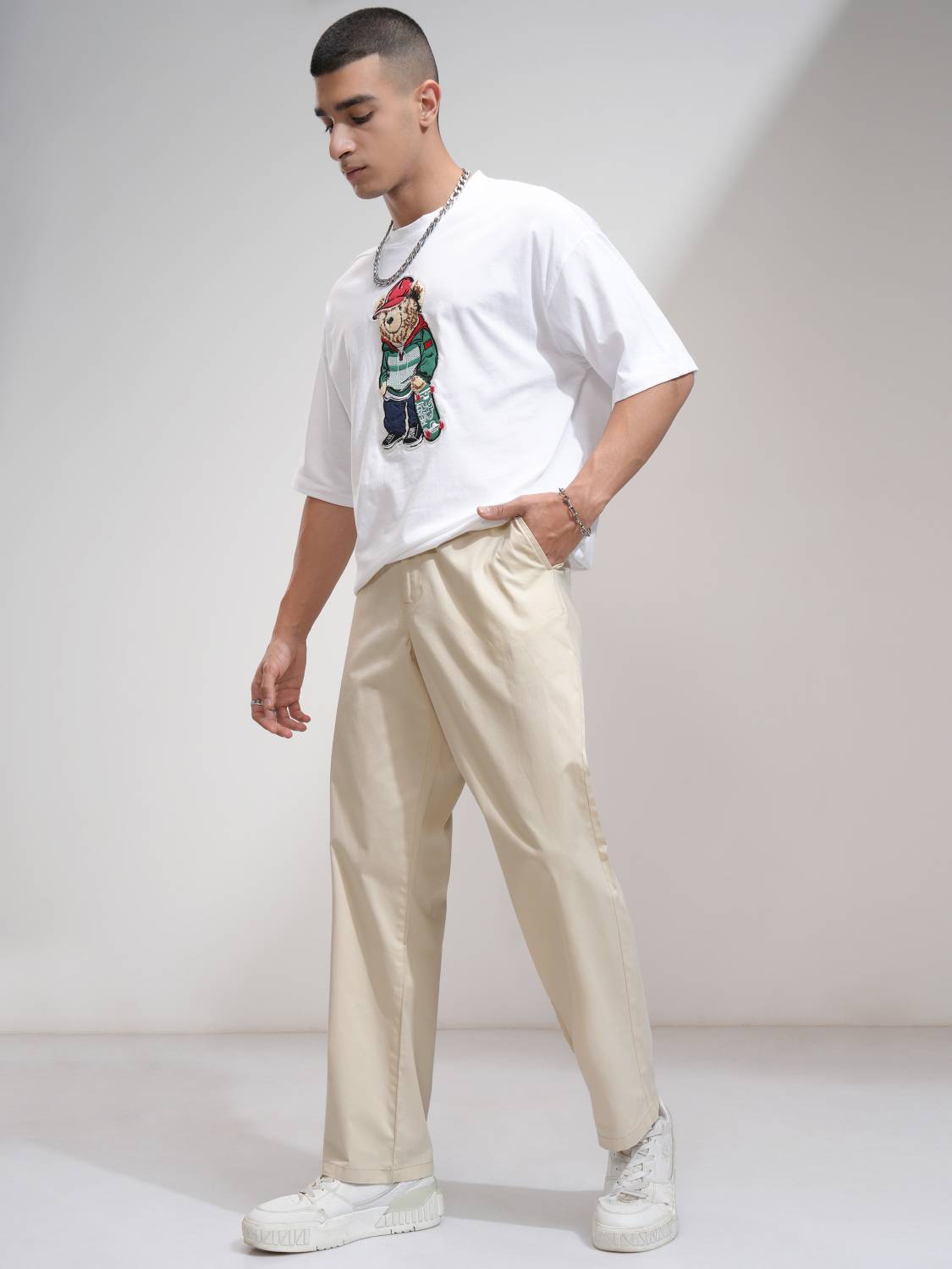 HIGHLANDER Men Straight Fit White Cotton Trousers - Image 3