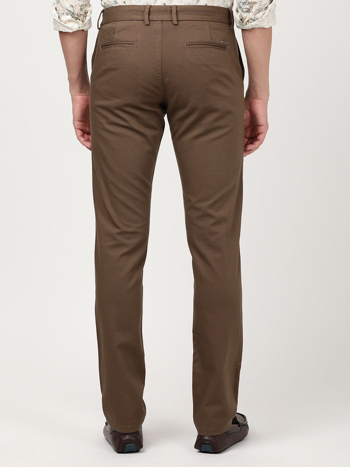 Image of INDIAN TERRAIN Slim Fit Men Khaki Trousers