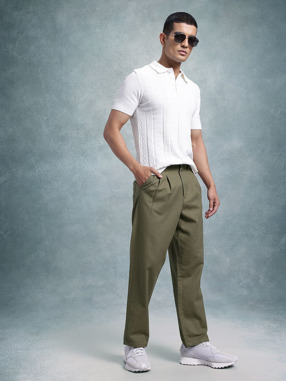 Image of Roadster Regular Fit Men Green Trousers