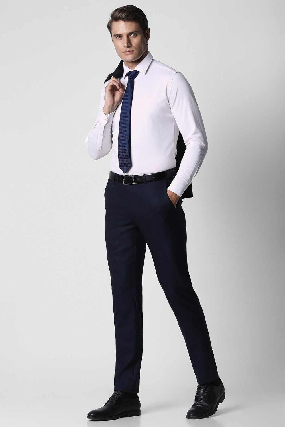 Image of VAN HEUSEN Men Slim Fit Blue Cotton Blend Trousers