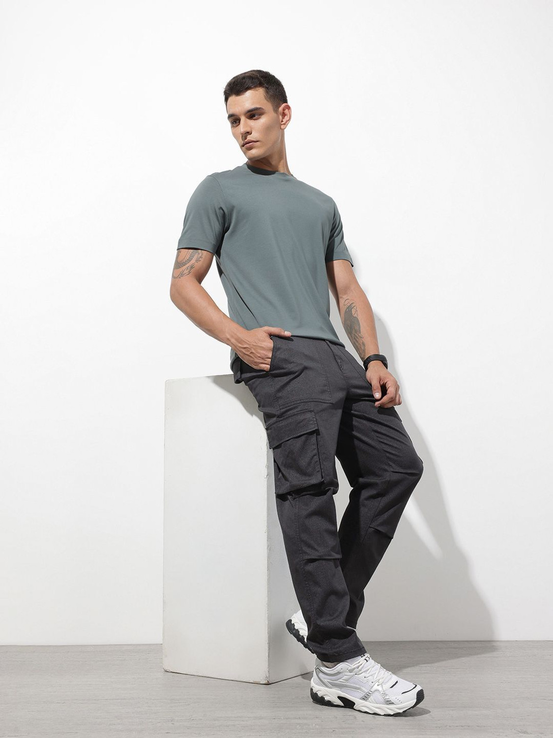Image of Roadster Regular Fit Men Black Trousers