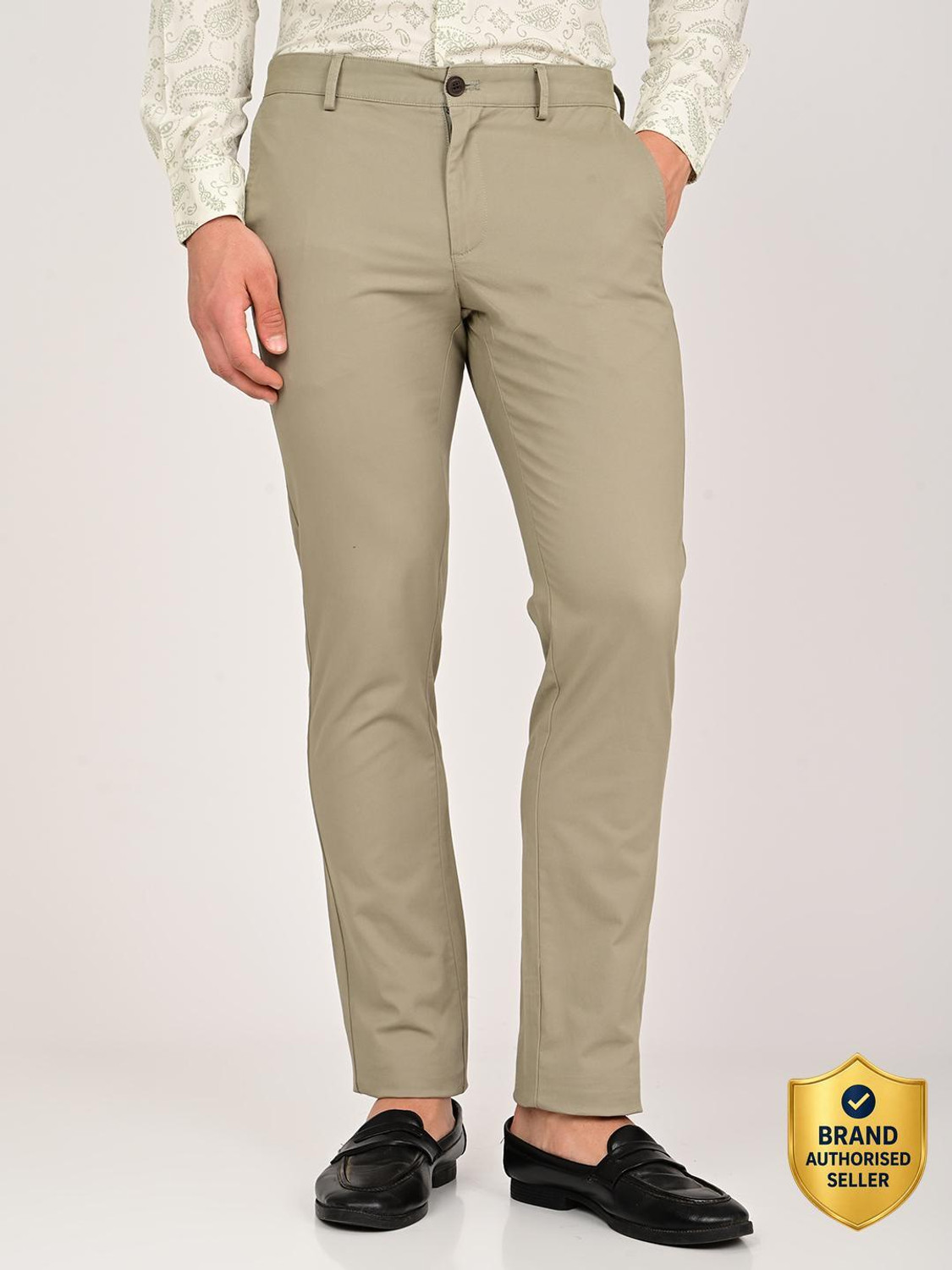 Image of INDIAN TERRAIN Slim Fit Men Green Trousers