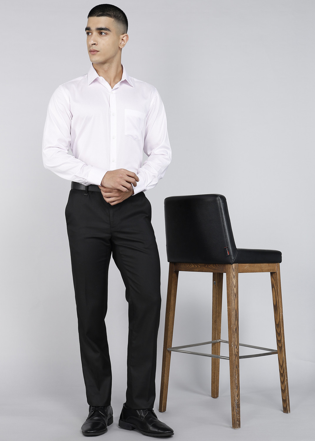Image of VAN HEUSEN Slim Fit Men Black Trousers