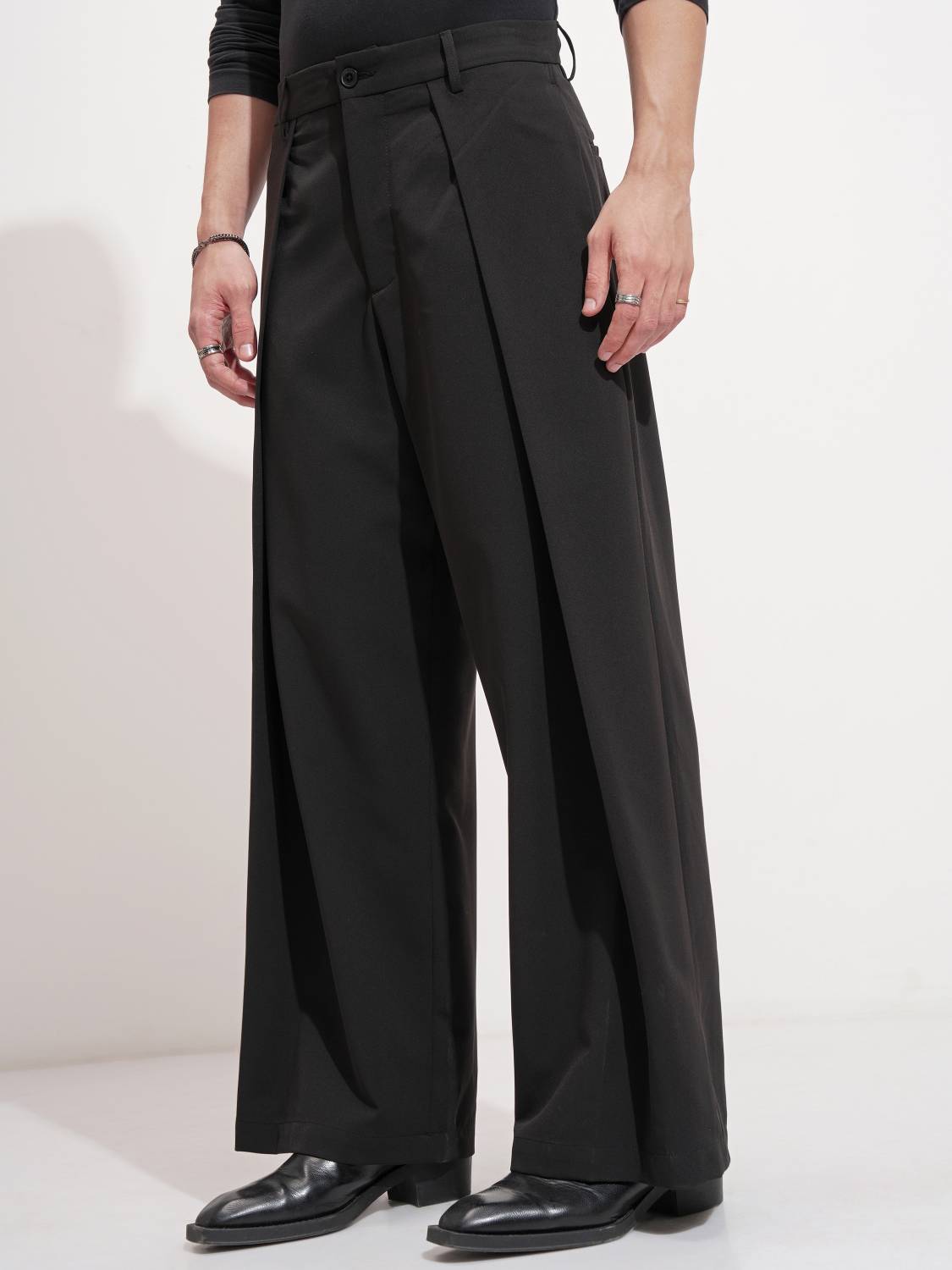 HIGHLANDER Loose Fit Black Trousers - Image 4