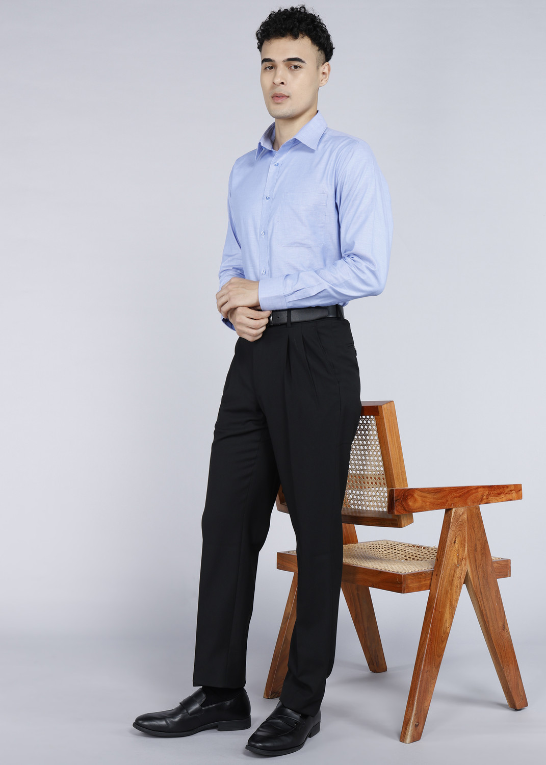 Image of VAN HEUSEN Regular Fit Men Black Trousers