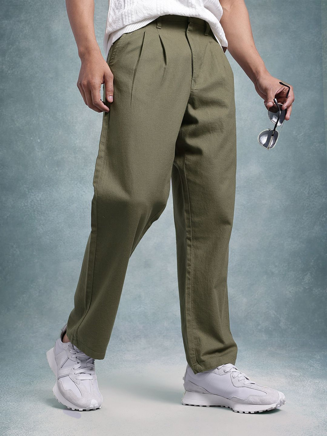 Image of Roadster Regular Fit Men Green Trousers