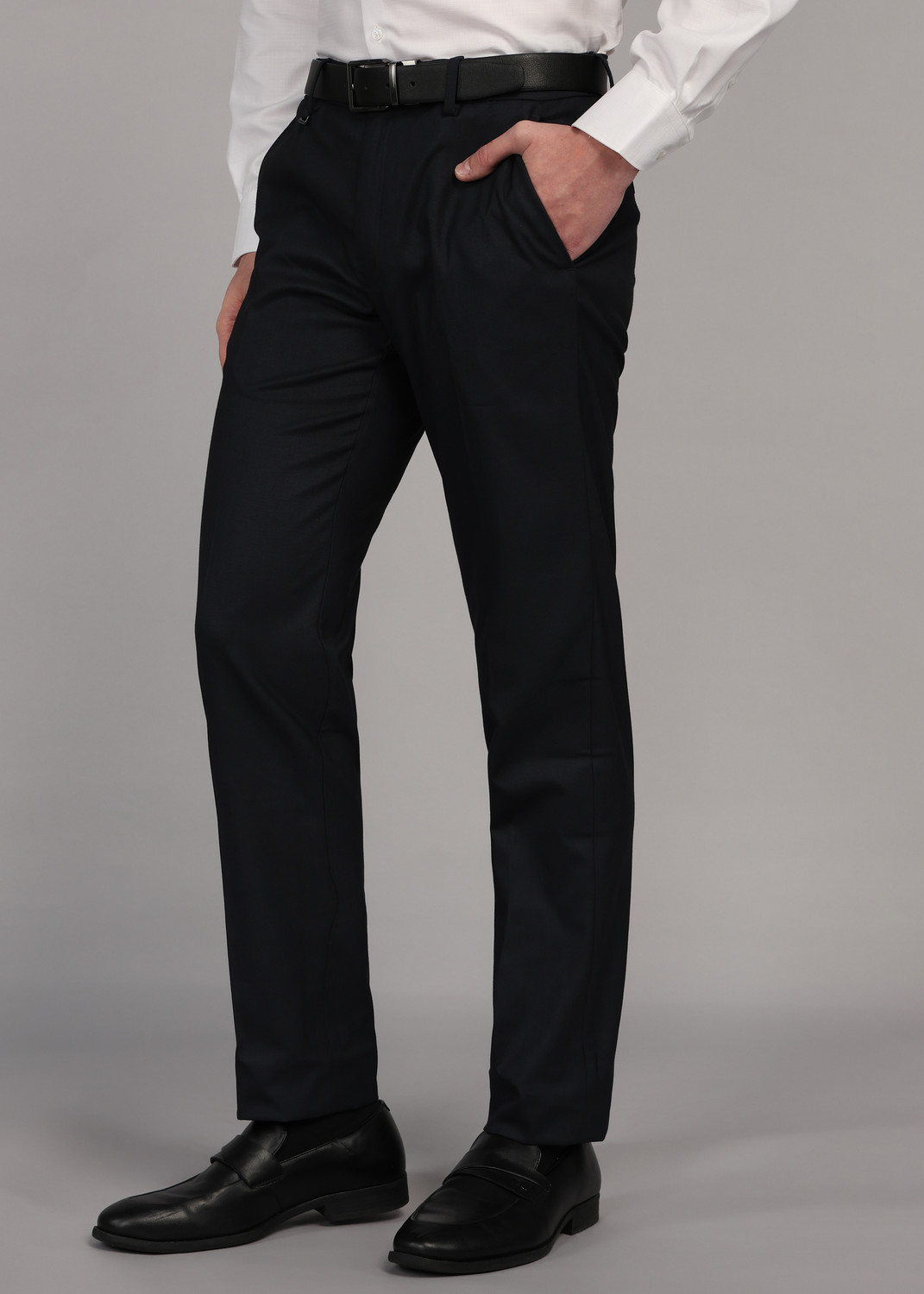 Image of VAN HEUSEN Slim Fit Men Black Trousers