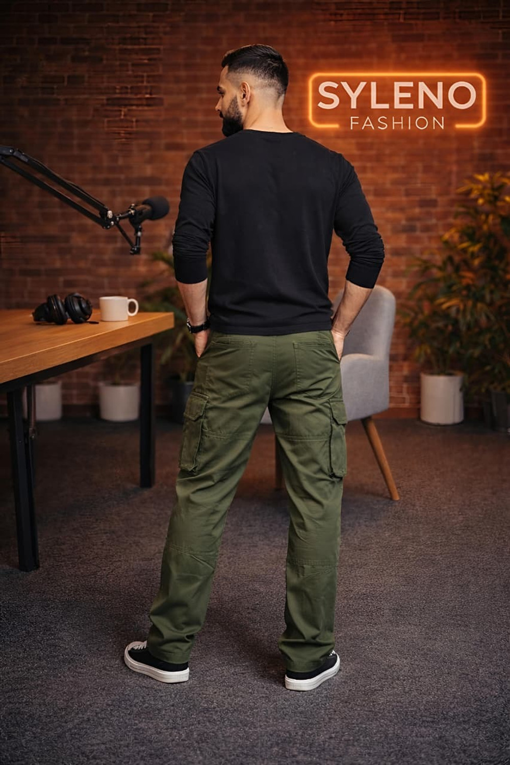 Image of Momai Regular Fit Men Green Trousers