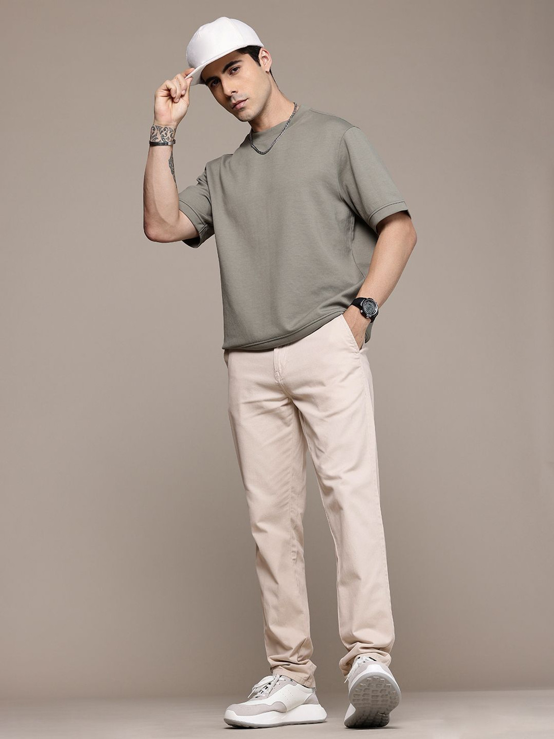 Image of Roadster Regular Fit Men Beige Trousers