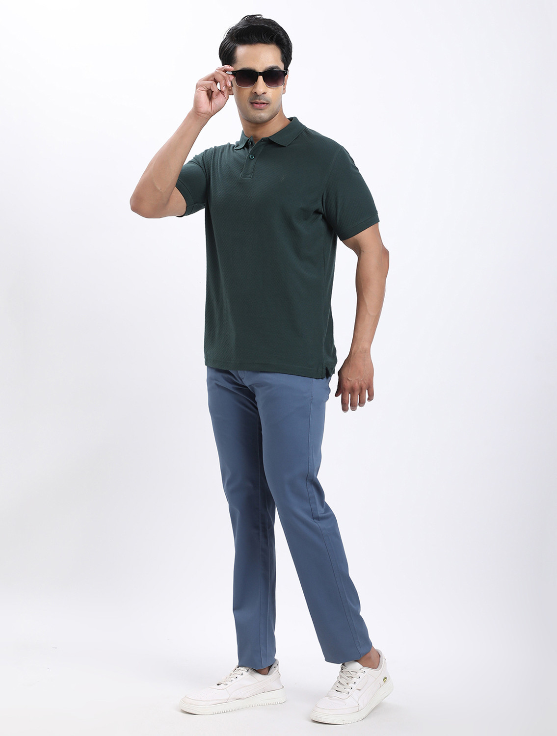 Image of INDIAN TERRAIN Slim Fit Men Blue Trousers