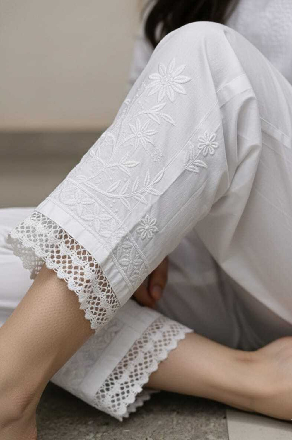 Image of XSHE LUCKNOWI CHIKANKARI Regular Fit Women White Trousers