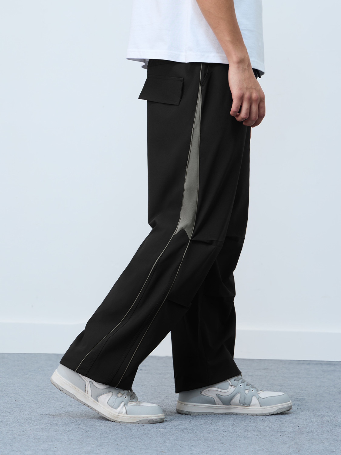 Image of The Souled Store Regular Fit Men Black Trousers