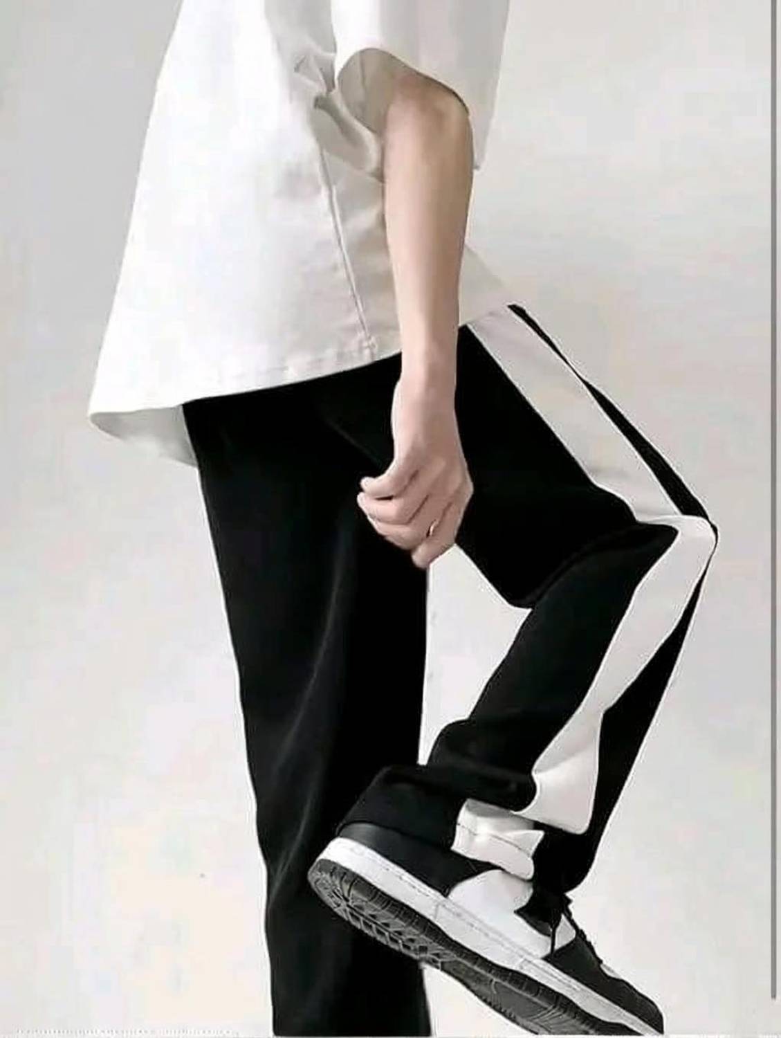 JAYSHREE Loose Fit Men Black Trousers