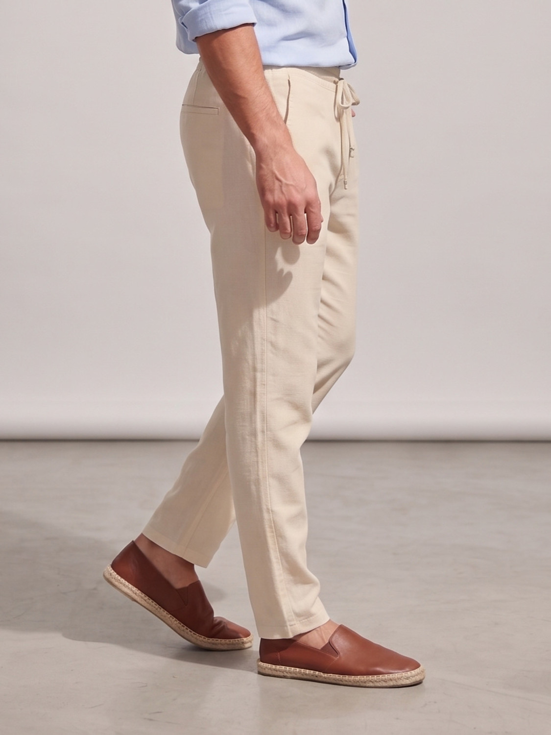 Image of woomny Regular Fit Men Cream Trousers