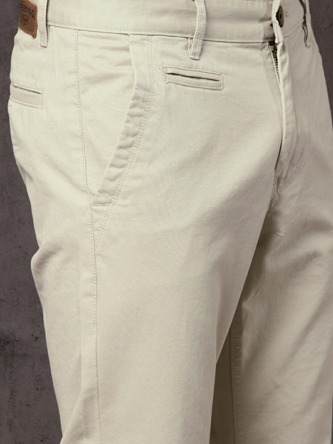 Image of Roadster Regular Fit Men Beige Trousers