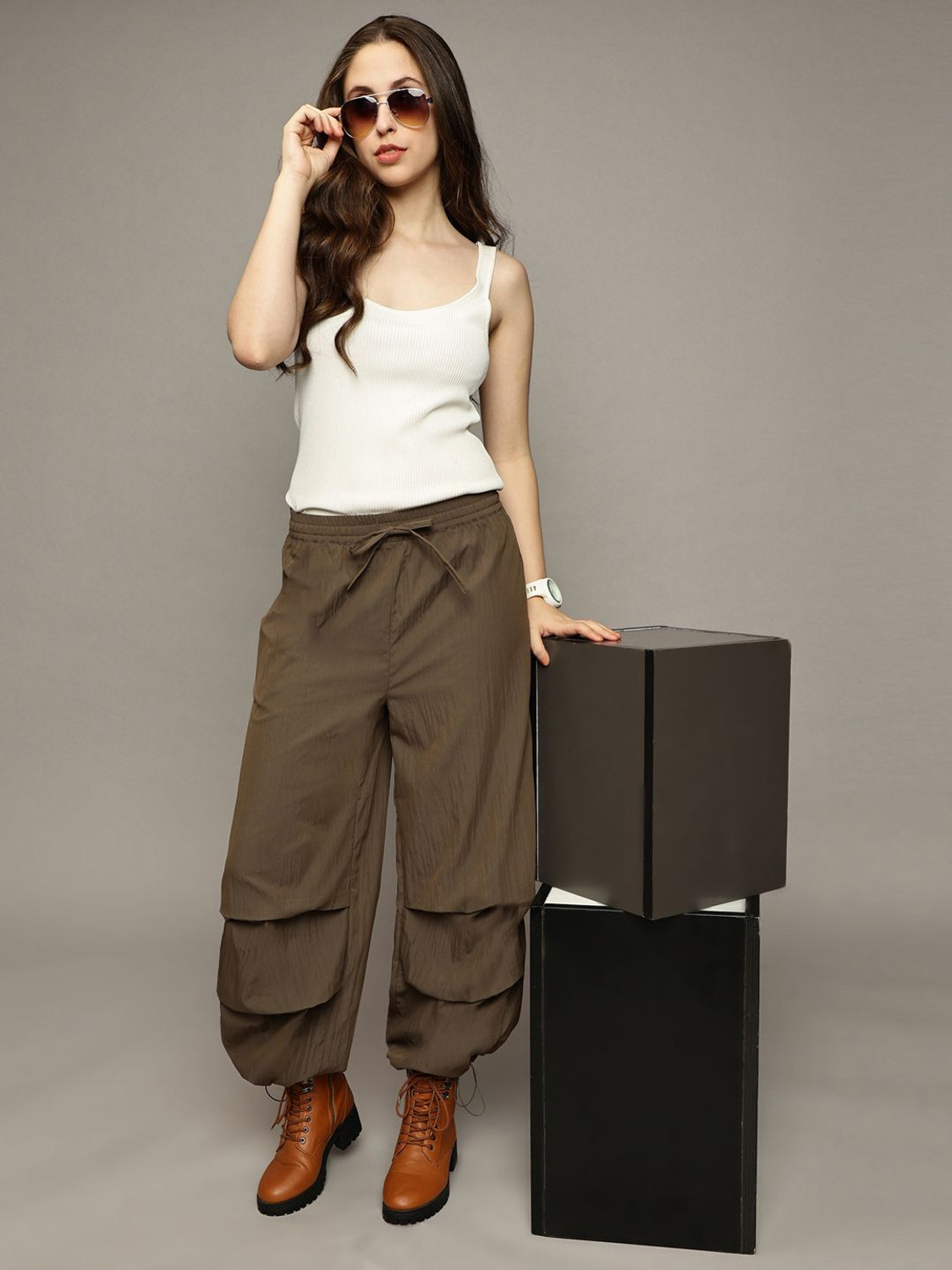 Image of Roadster Regular Fit Men Brown Trousers